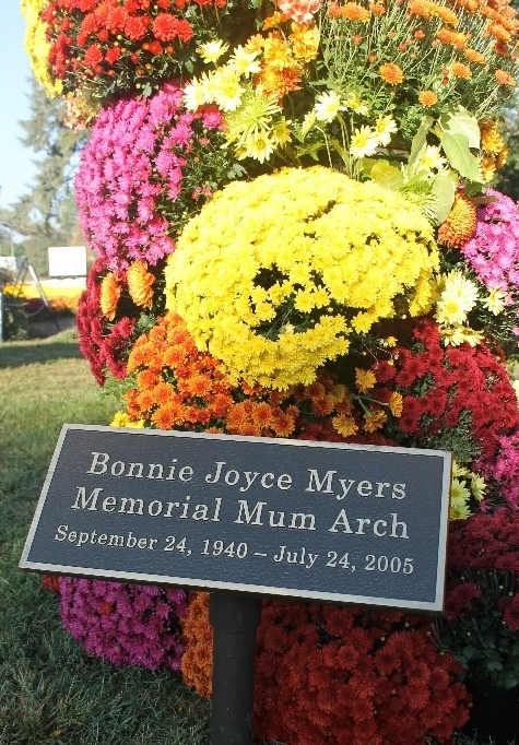 Bonnie Plaque at Mum Fest Ray E. Leach